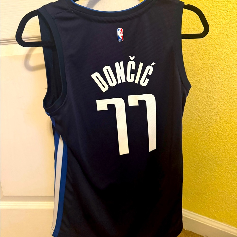Unisex Dallas Mavericks Luka Dončić Jordan Brand Navy Swingman Jersey